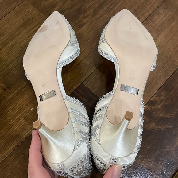 Badgley Mischka Ginny Heels in Ivory - 9.5 - Picture 5 of 8